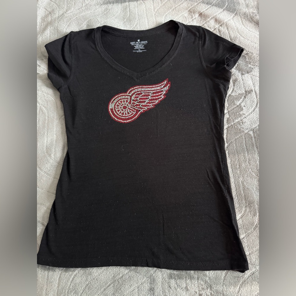 Detroit Redwings Black V-Neck Women's Top